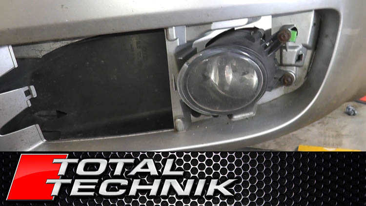 How to Remove Fog Light (Fog Lamp) - Audi A4 S4 - B6 - 2001-2005